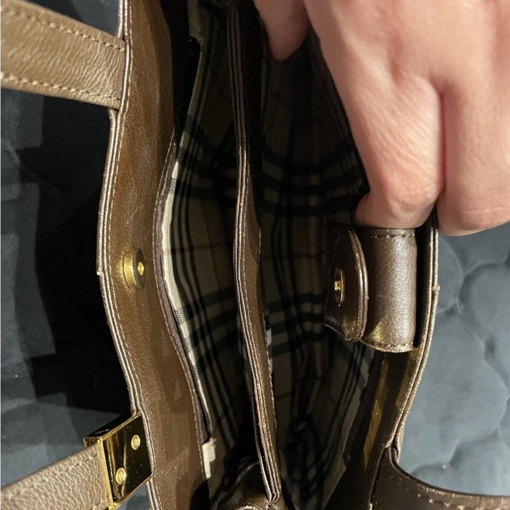 Burberry Classic Checkered Interior with Gold Plaque - Picture 6 of 6